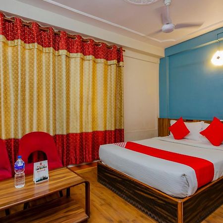 Oyo 795 Hotel Holiday Inn Kathmandu Ngoại thất bức ảnh