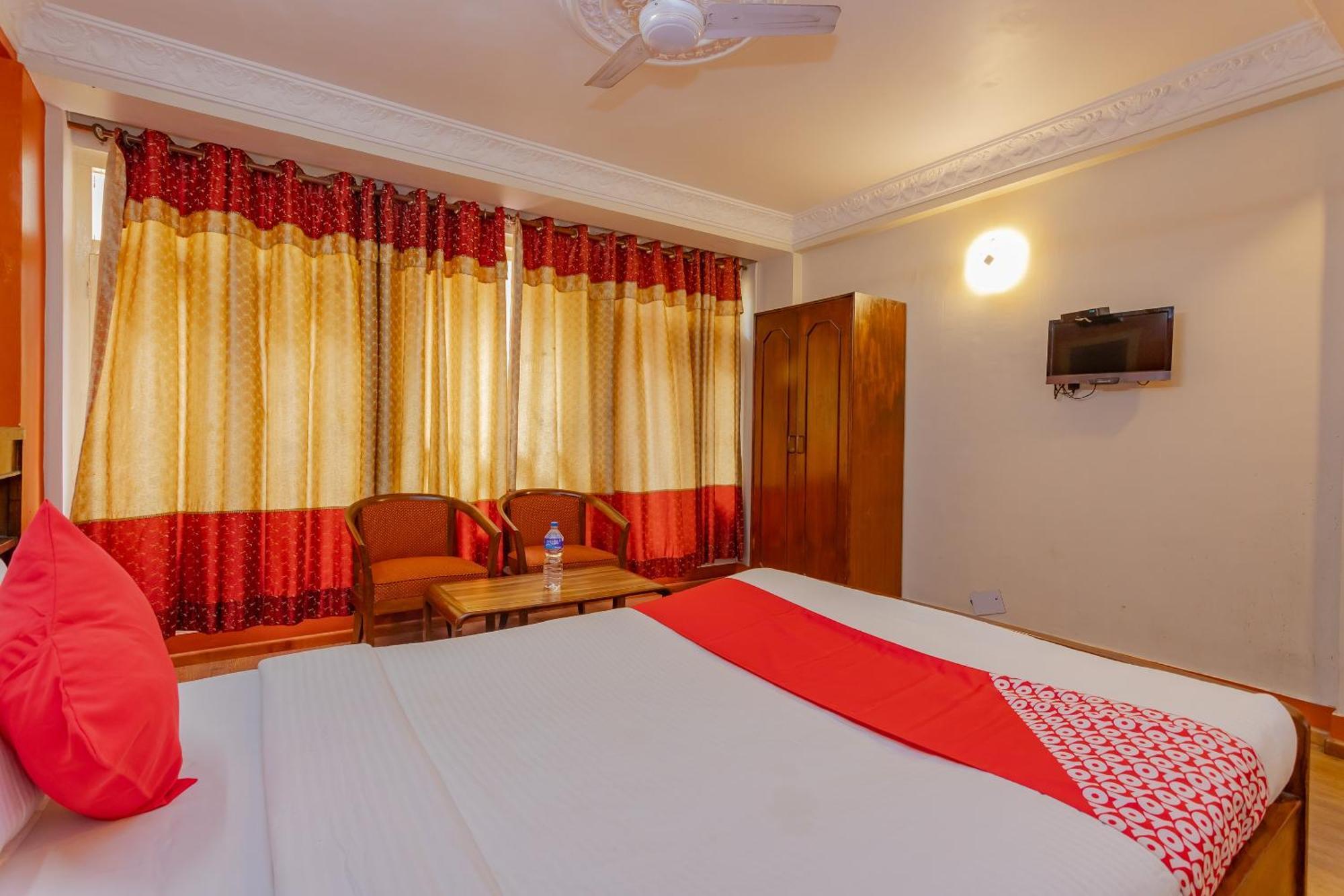 Oyo 795 Hotel Holiday Inn Kathmandu Ngoại thất bức ảnh