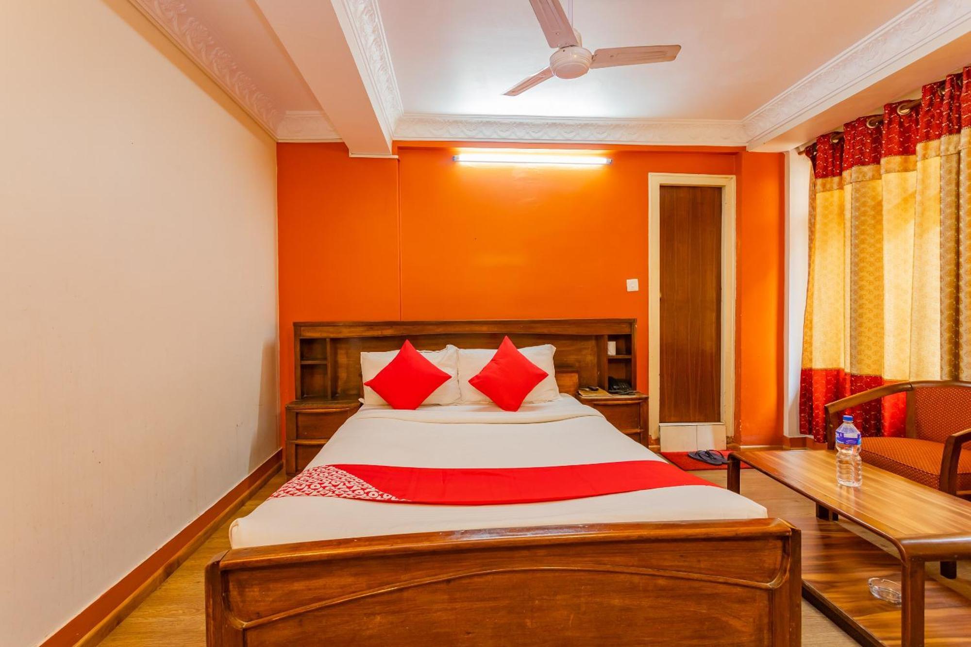 Oyo 795 Hotel Holiday Inn Kathmandu Ngoại thất bức ảnh