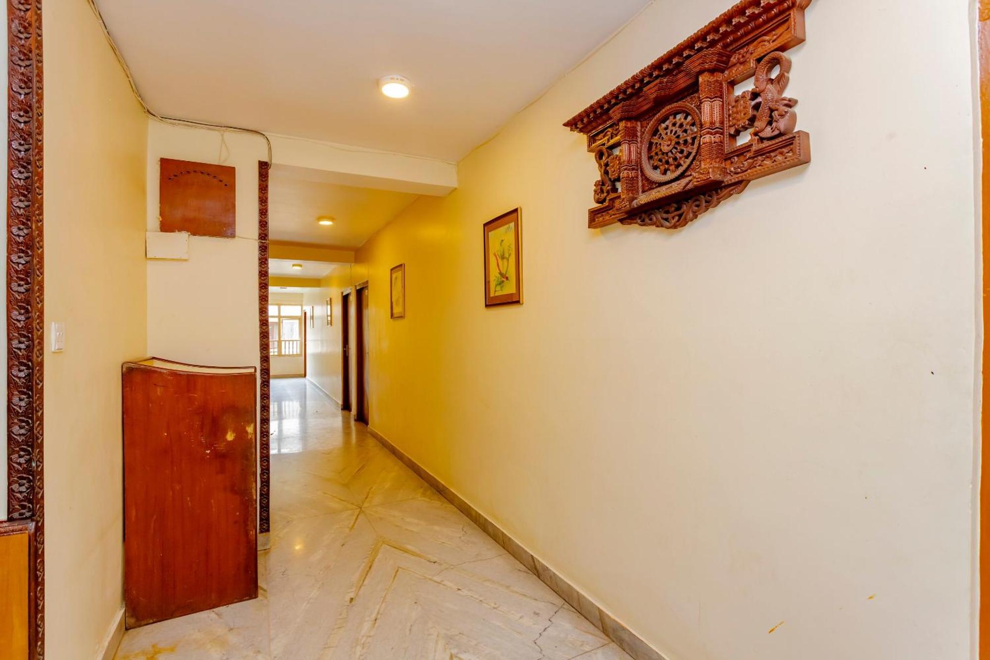 Oyo 795 Hotel Holiday Inn Kathmandu Ngoại thất bức ảnh