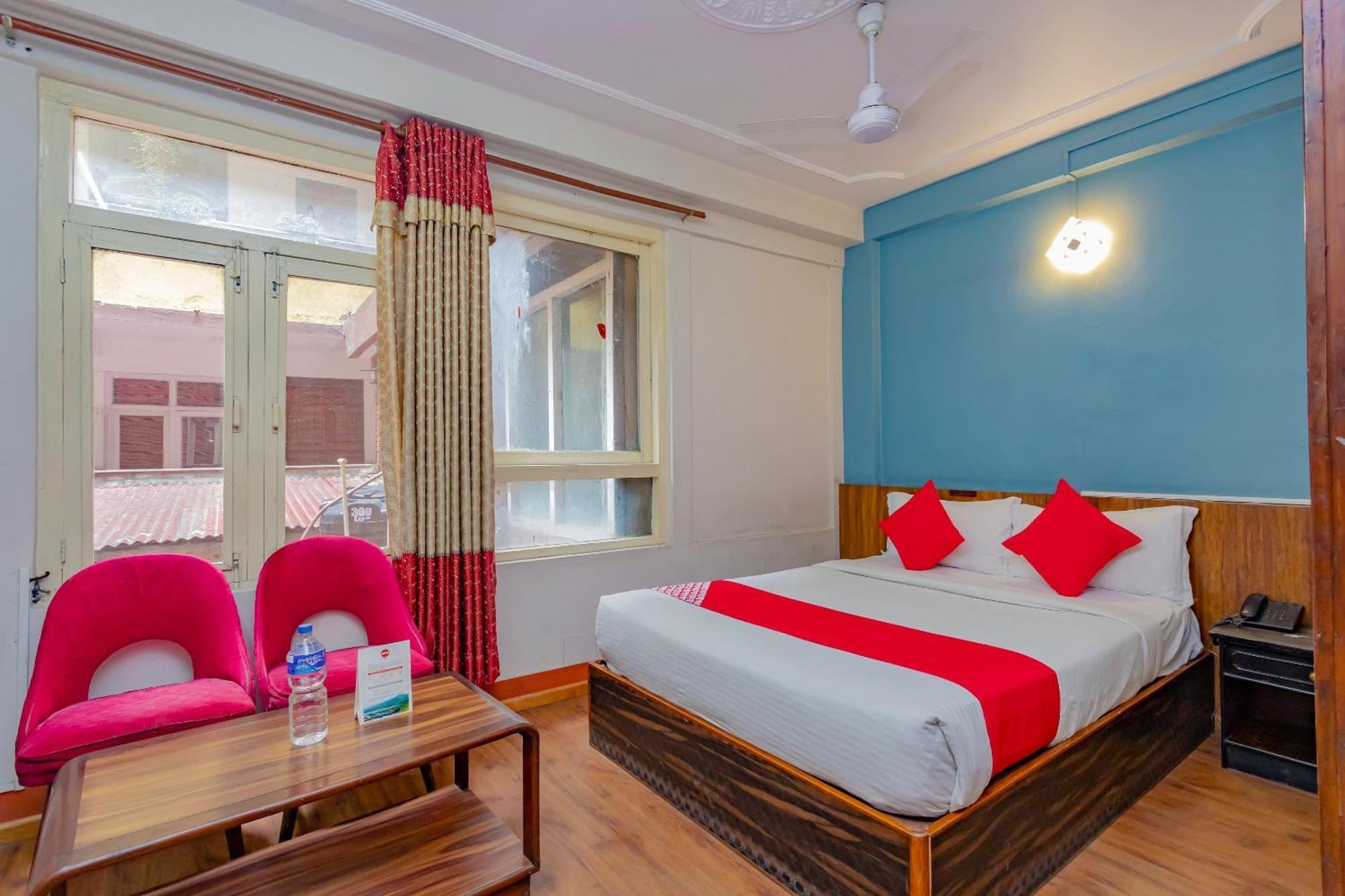 Oyo 795 Hotel Holiday Inn Kathmandu Ngoại thất bức ảnh