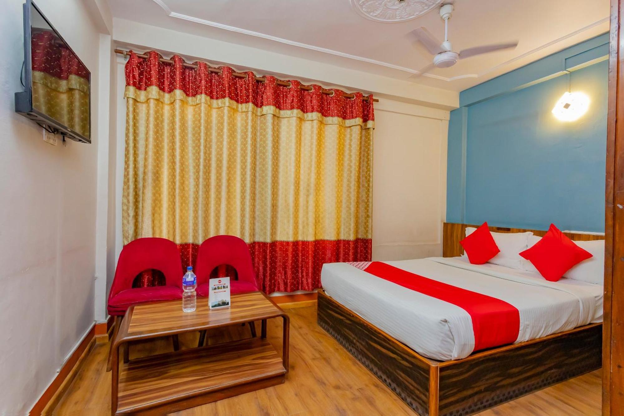 Oyo 795 Hotel Holiday Inn Kathmandu Ngoại thất bức ảnh