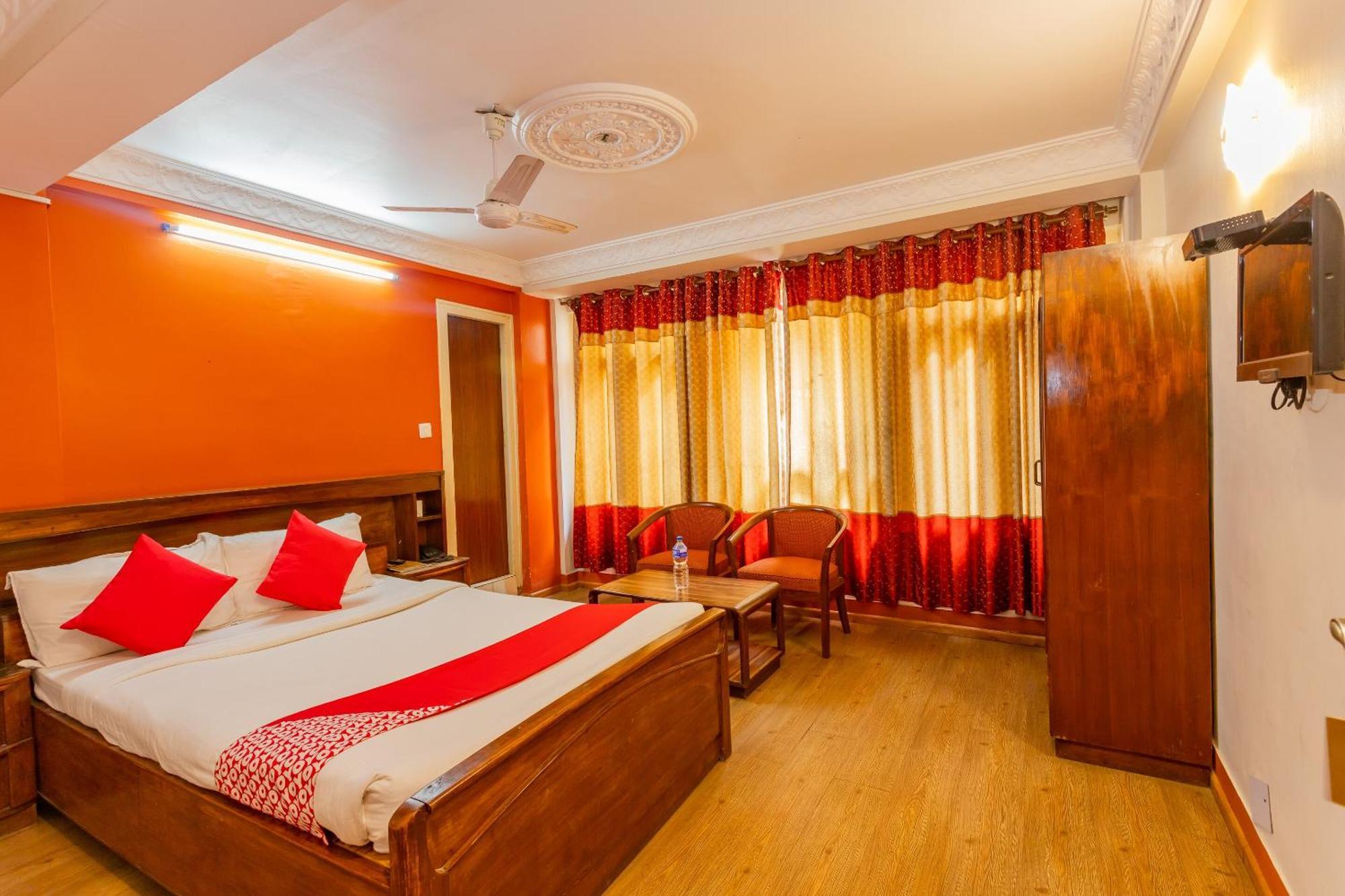 Oyo 795 Hotel Holiday Inn Kathmandu Ngoại thất bức ảnh